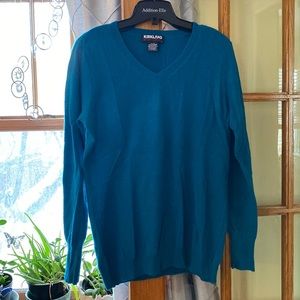100% cashmere V-neck sweater
